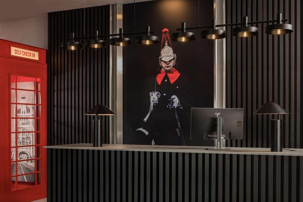 Radisson Red Heathrow * Londra